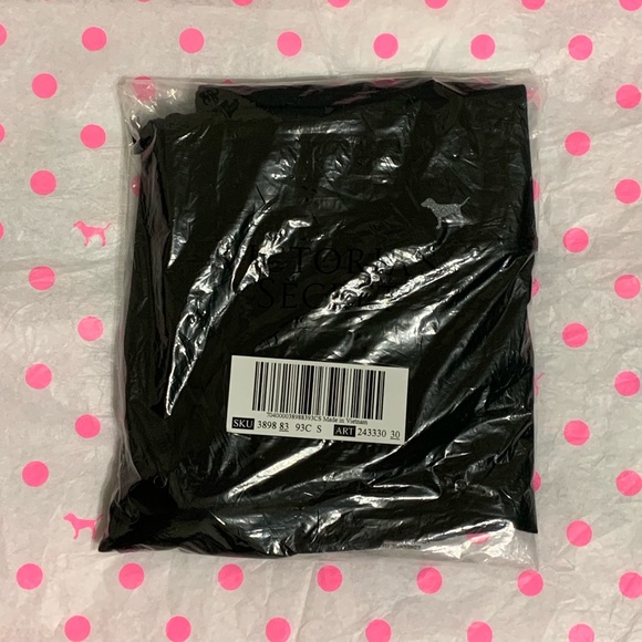 ❌SOLD❌ VS PINK campus t shirt & leggings bundle - Picture 6 of 7